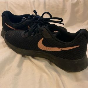 Nike black Tanjun sneakers